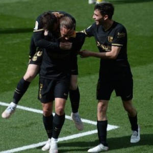 巴萨潜水艇打了半场欧超，巴萨下半时保守险丢分